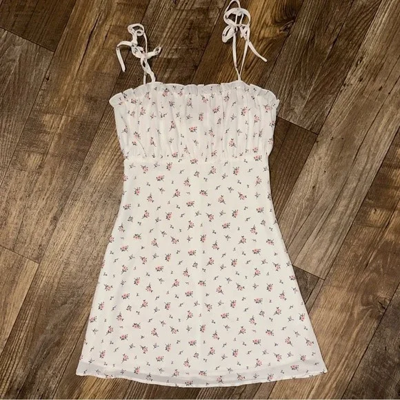 SOLD 💕Lulu’s Be A Wildflower Tie Strap Floral Mini Dress - Picture 2 of 16